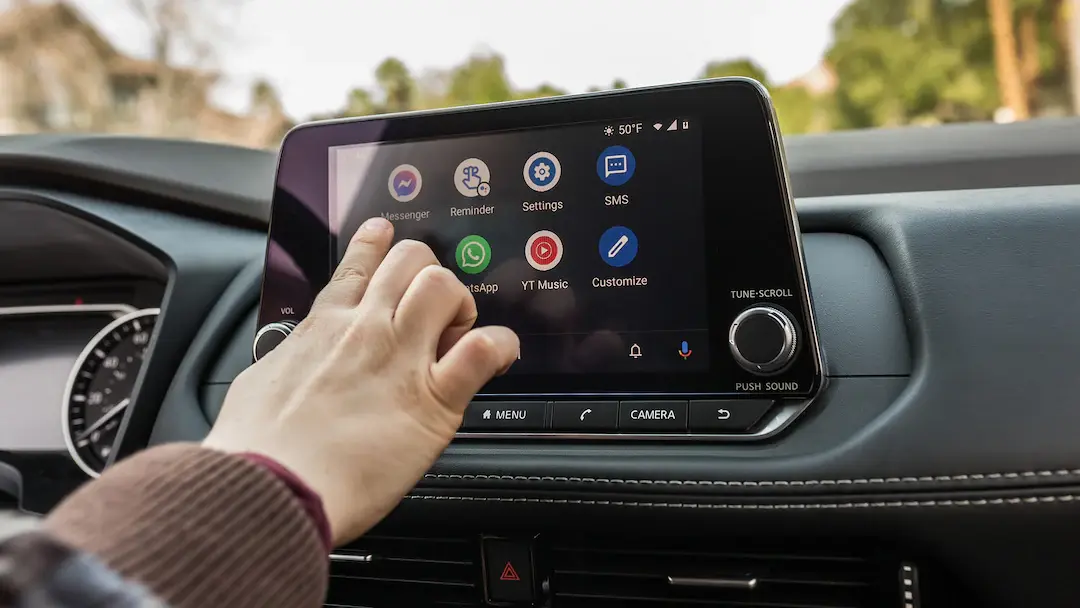 شرح طريقة نقل شريط مهام Android Auto إلى الجانب أو الأسفل