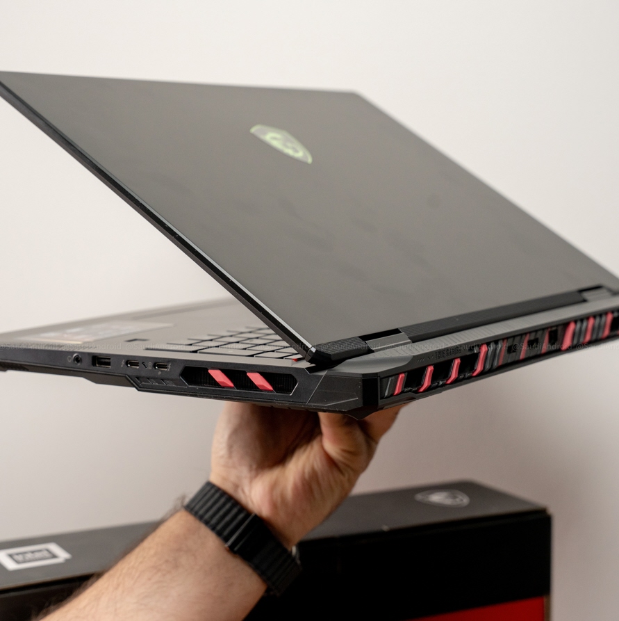 MSI Raider 18 HX