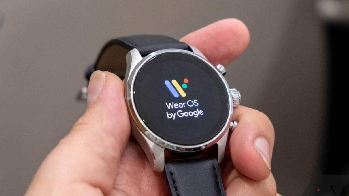قوقل تُحضّر ميزة Live Updates لنظام Wear OS في 2026 فماذا تمنح ساعتك الذكية؟