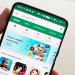 كيفية تحديث تطبيقات أندرويد الخارجية تلقائيًا تمامًا مثل متجر Play